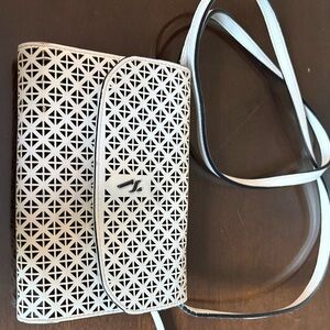 Simply Vera Vera Wang Black and White Crossbody Bag